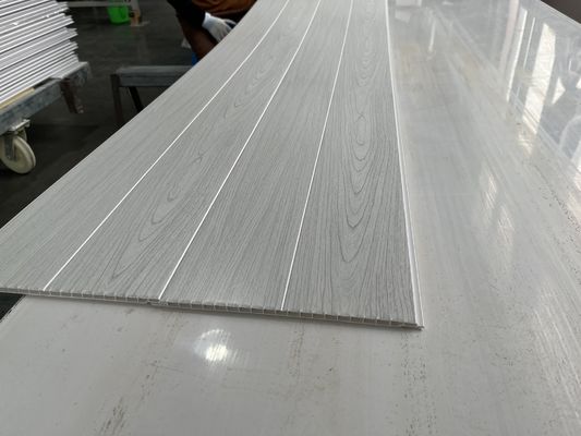 Vlekbestendig PVC plafond Gemakkelijk te installeren en glad oppervlak